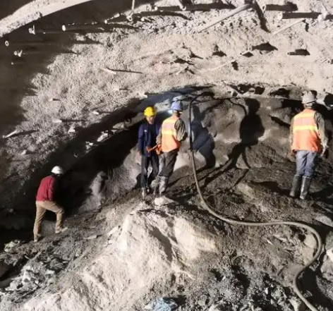 肇源拱顶带模注浆料的施工流程及注意事项